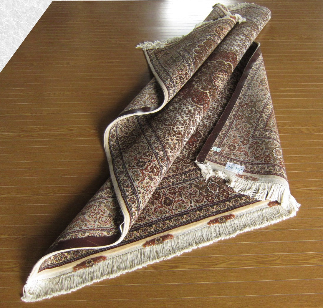 タブリーズ産カーペット (215×150cm)
