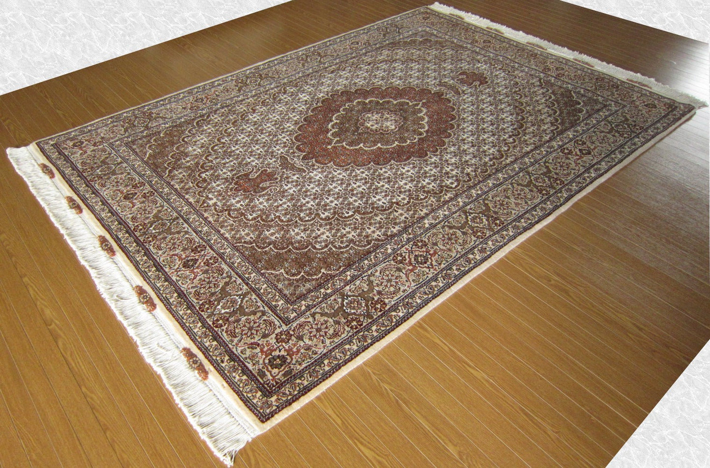 タブリーズ産カーペット (215×150cm)