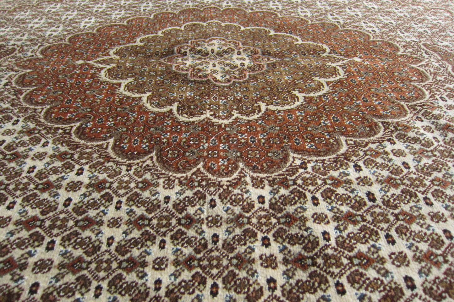 タブリーズ産カーペット (215×150cm)