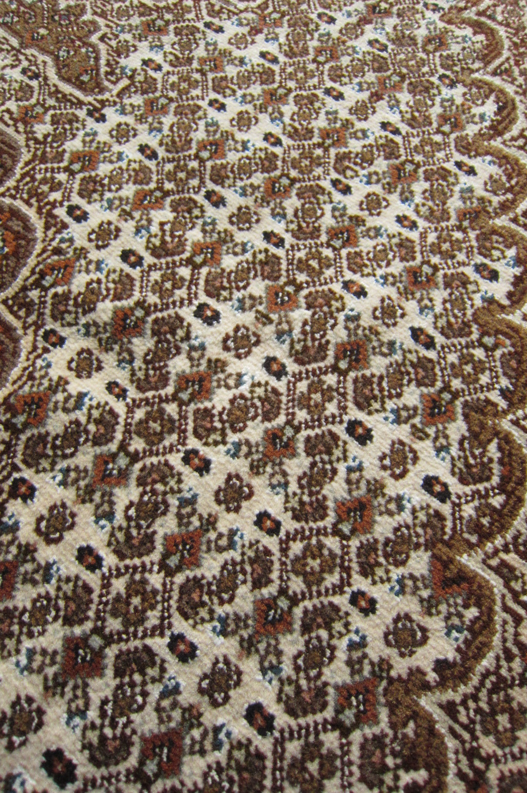 タブリーズ産カーペット (215×150cm)