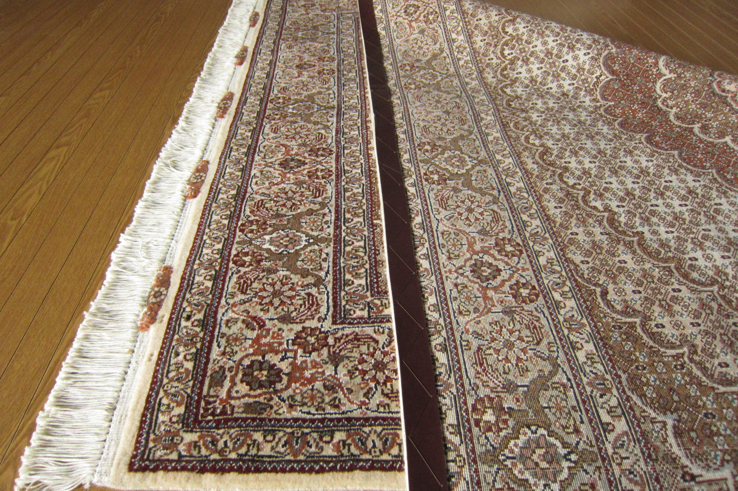 タブリーズ産カーペット (215×150cm)