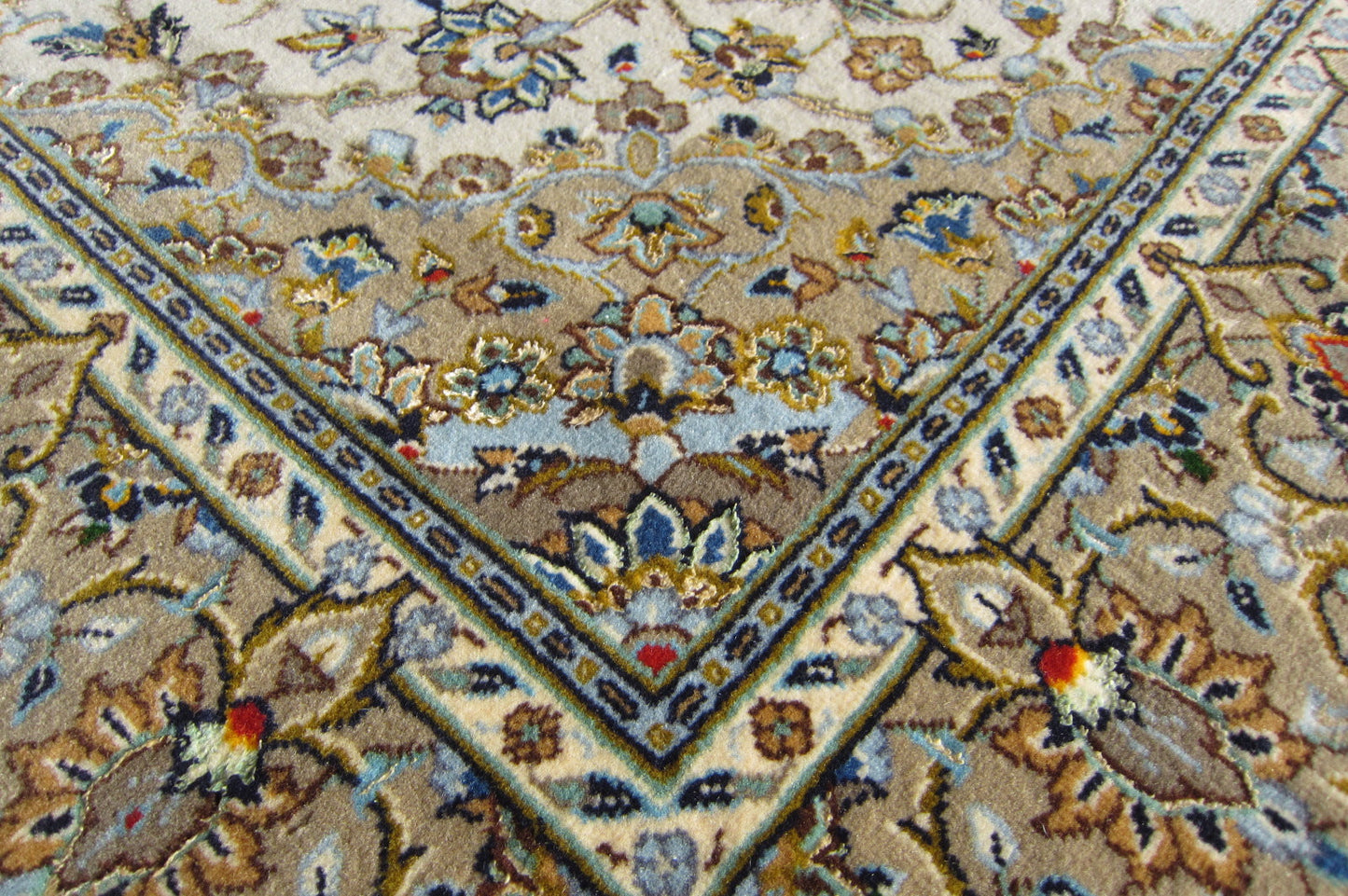 カーシャン産カーペット (163×116cm)