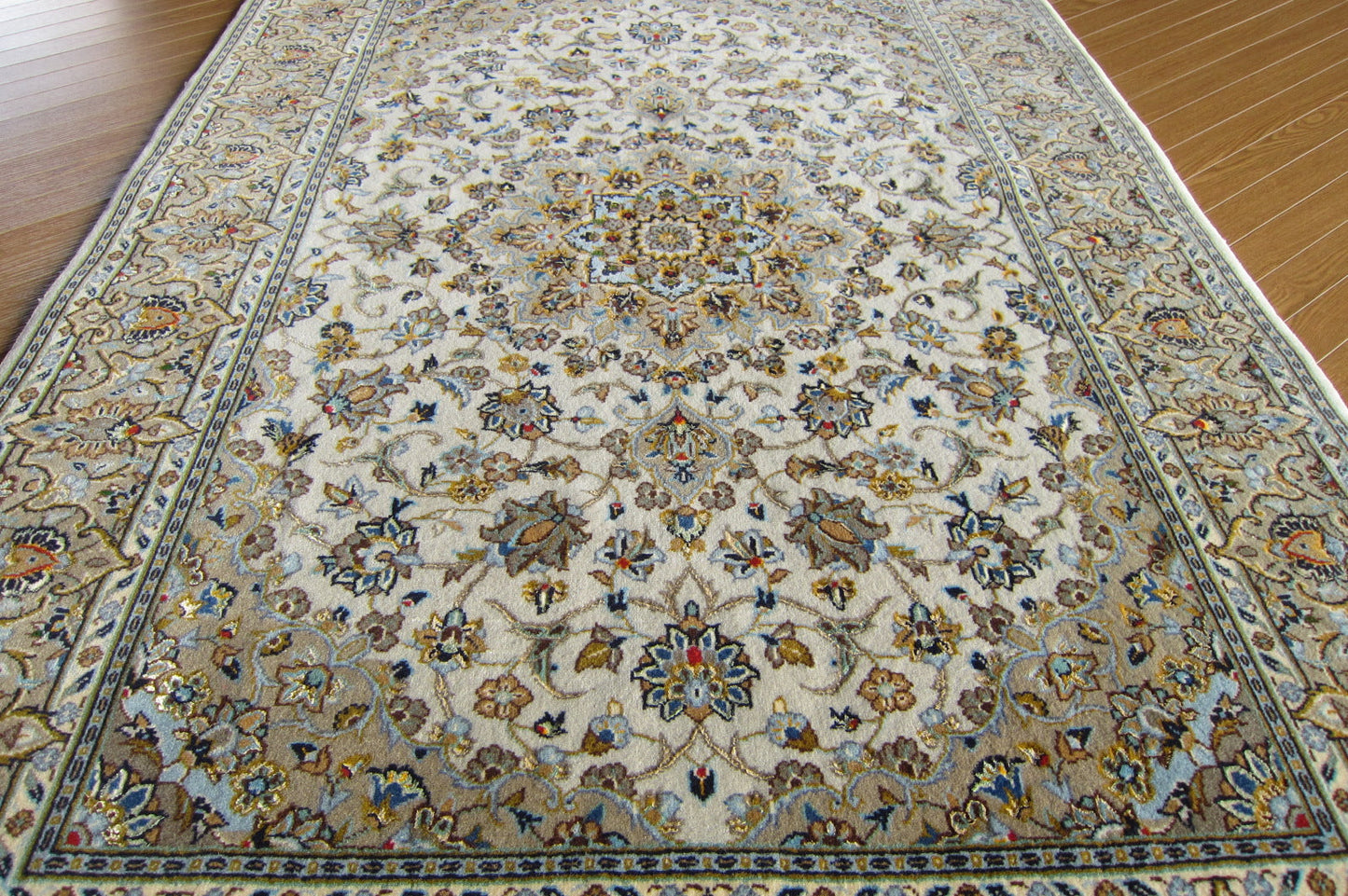 カーシャン産カーペット (163×116cm)