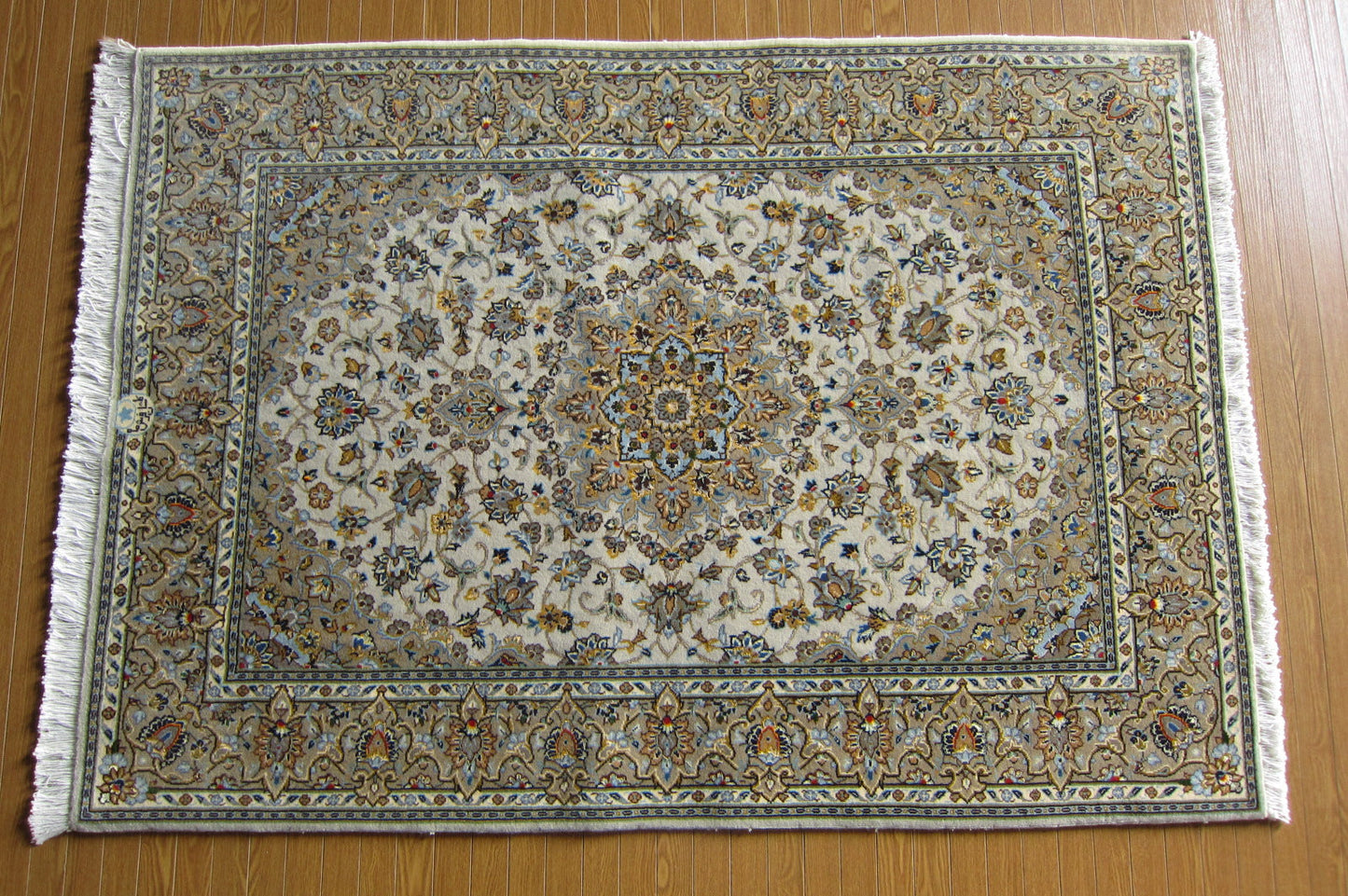 カーシャン産カーペット (163×116cm)