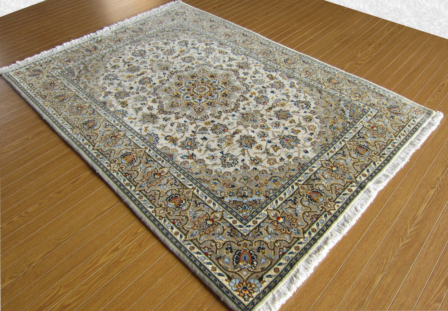 カーシャン産カーペット (163×116cm)