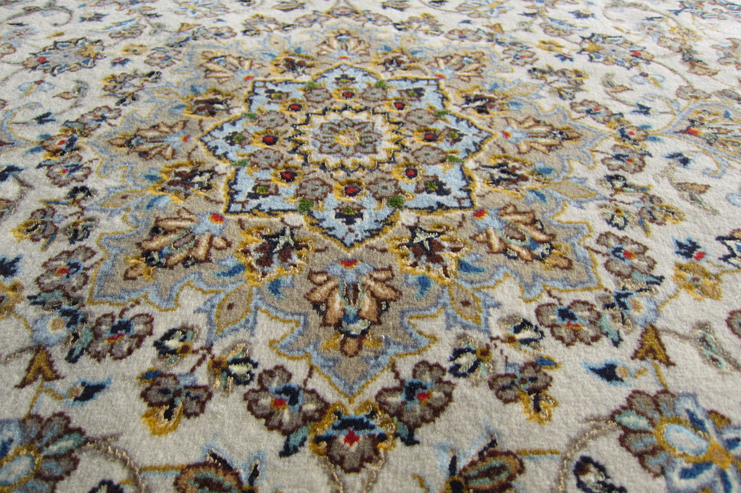 カーシャン産カーペット (163×116cm)