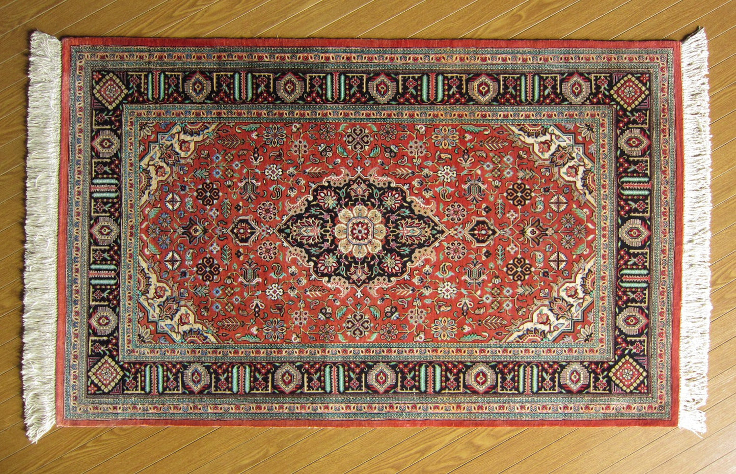 クム産シルクカーペット (125×78cm)