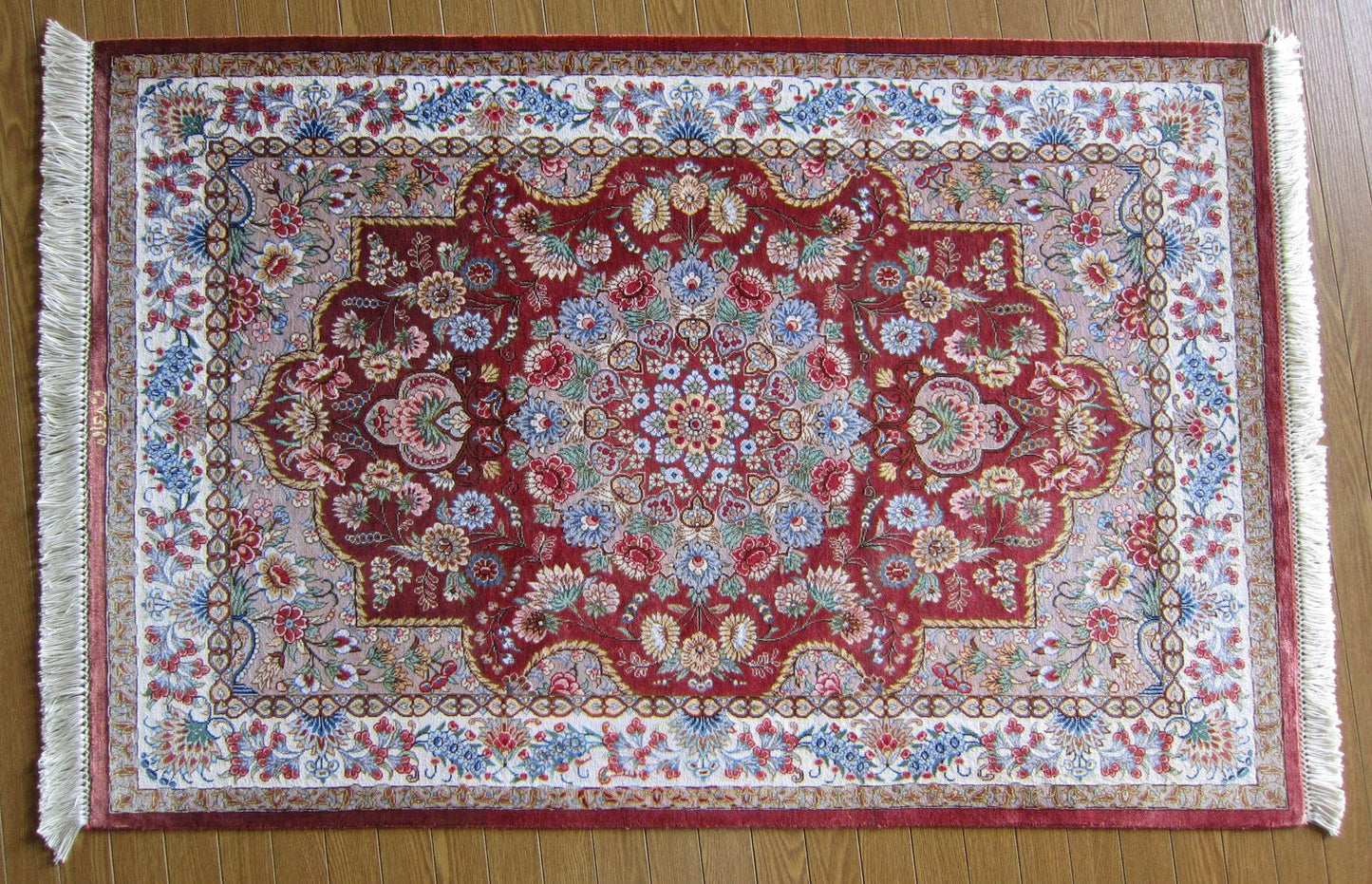 クム産 KAVE シルクカーペット (116×77cm)