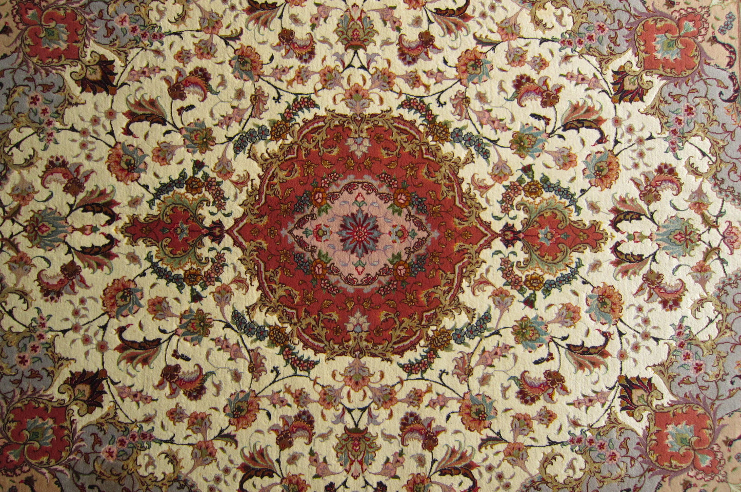 タブリーズ産カーペット (202×152cm)