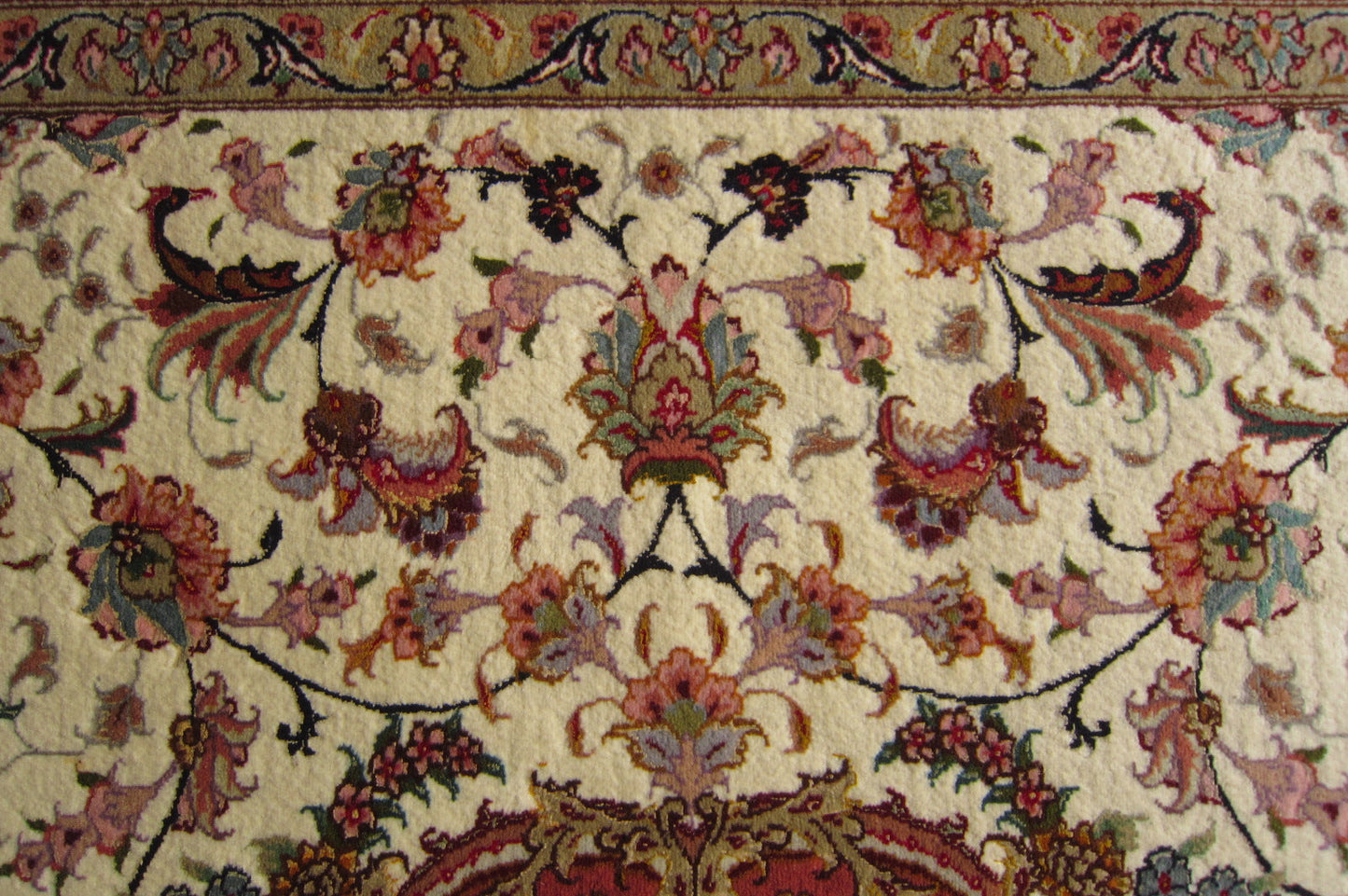 タブリーズ産カーペット (202×152cm)