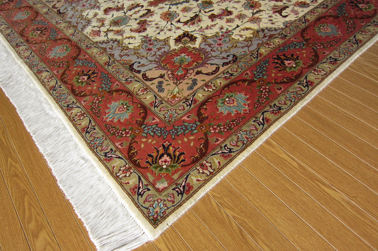タブリーズ産カーペット (202×152cm)