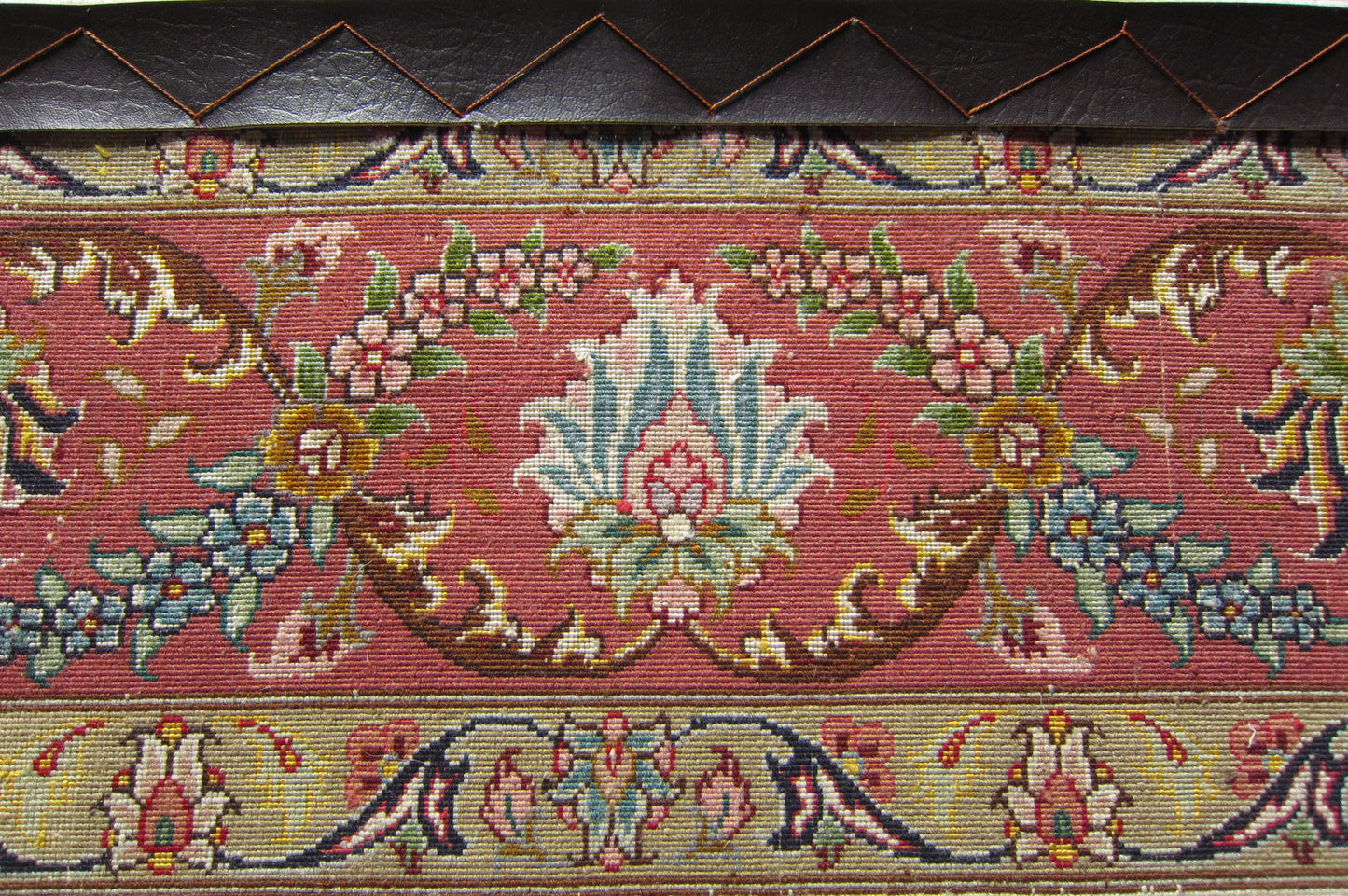 タブリーズ産カーペット (202×152cm)