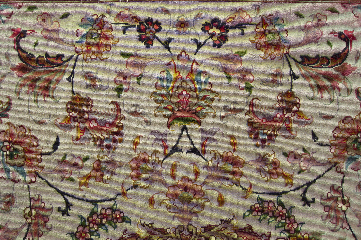 タブリーズ産カーペット (202×152cm)