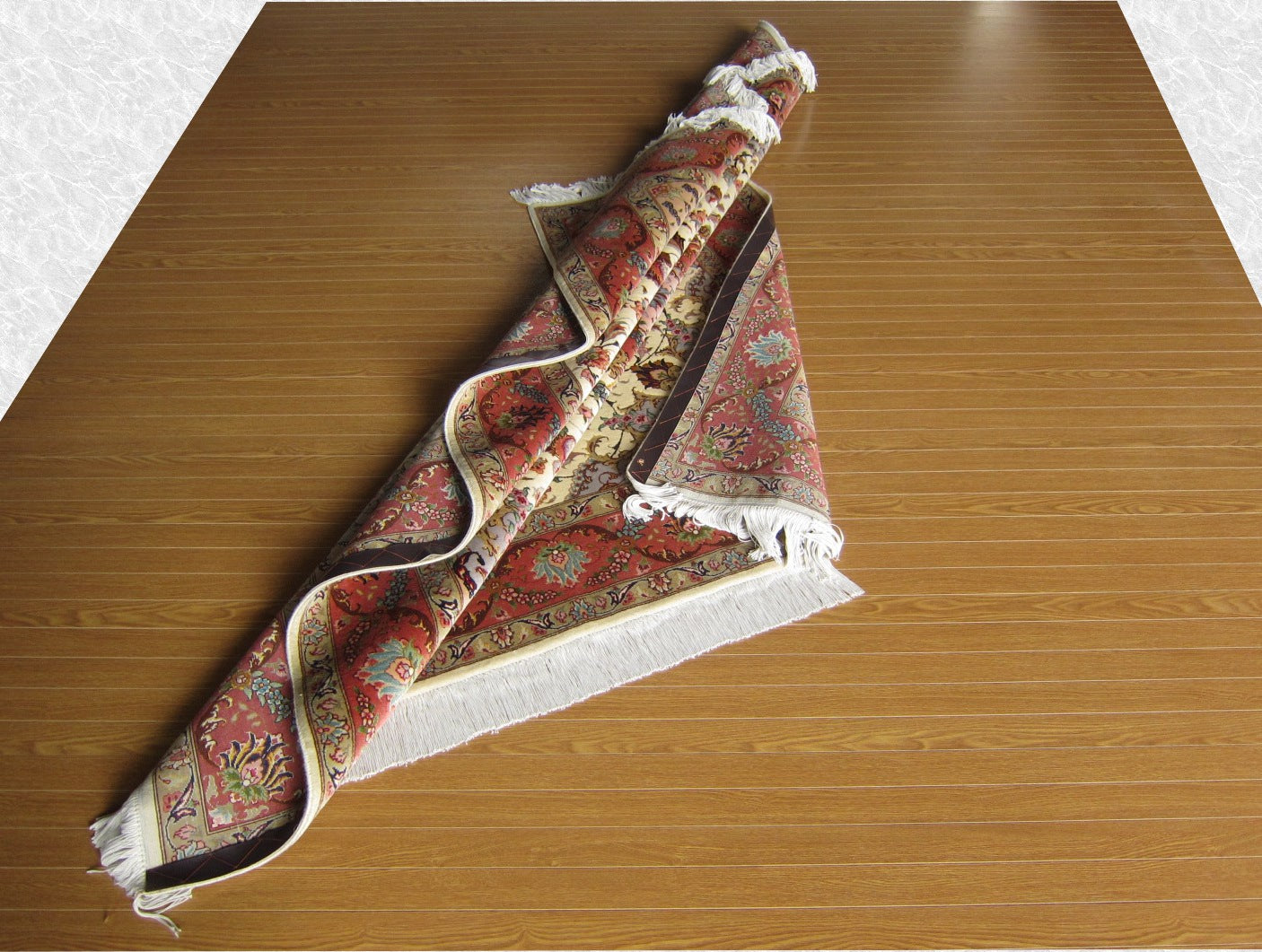 タブリーズ産カーペット (202×152cm)