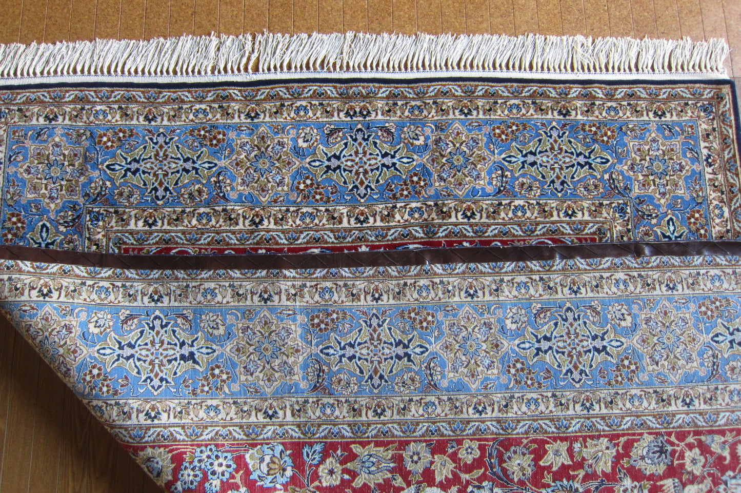 イスファハン産カーペット (226×156cm)