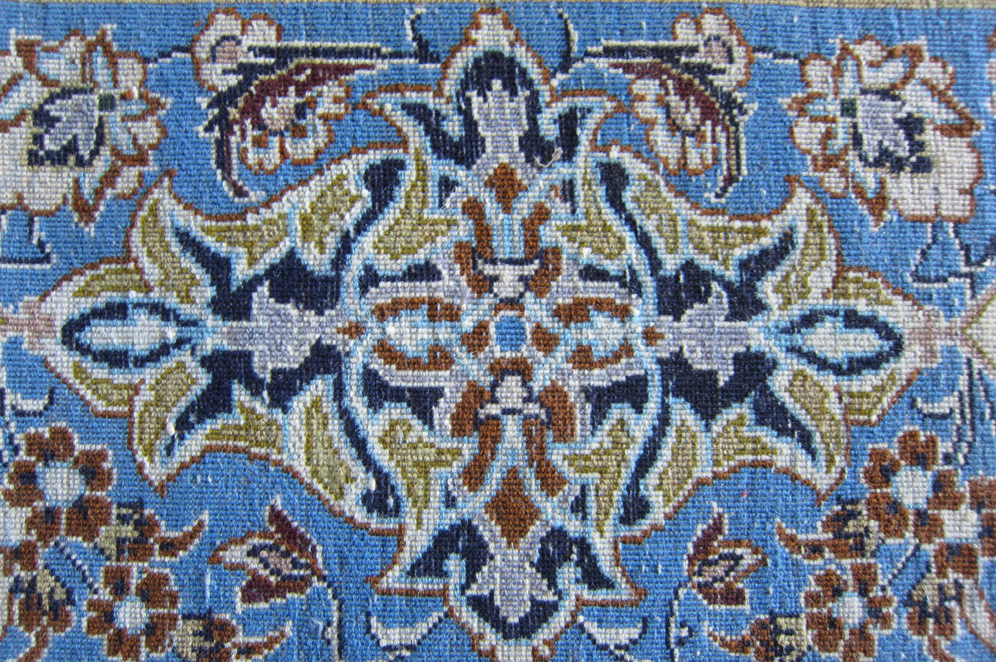 イスファハン産カーペット (226×156cm)