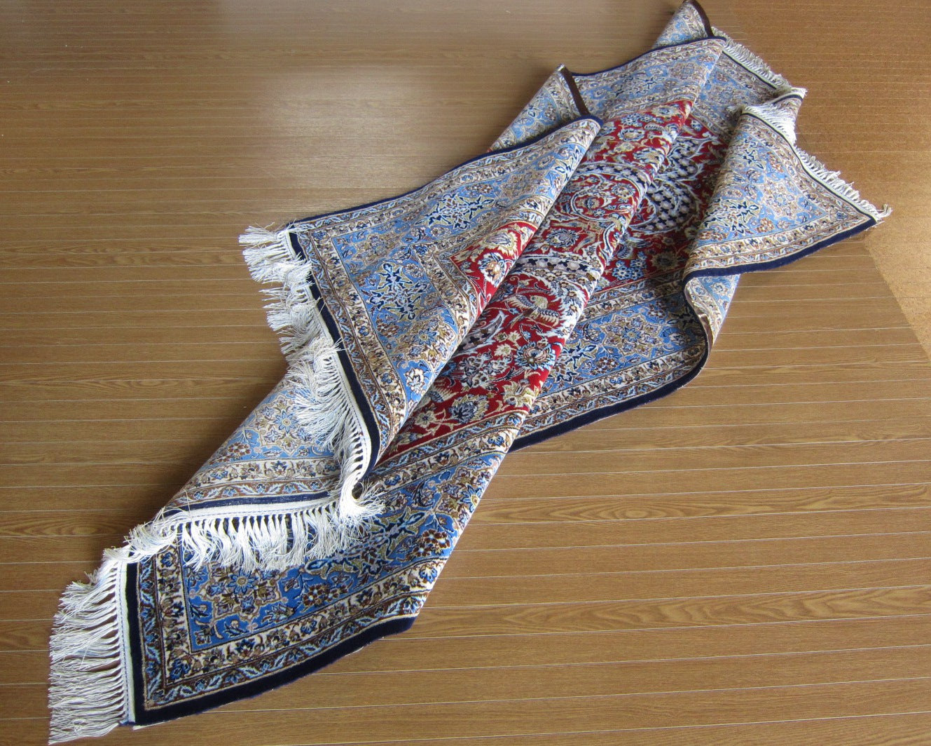 イスファハン産カーペット (226×156cm)