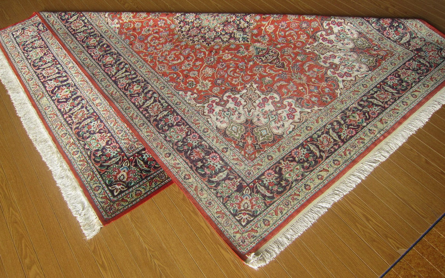 クム産シルクカーペット (200×138cm)