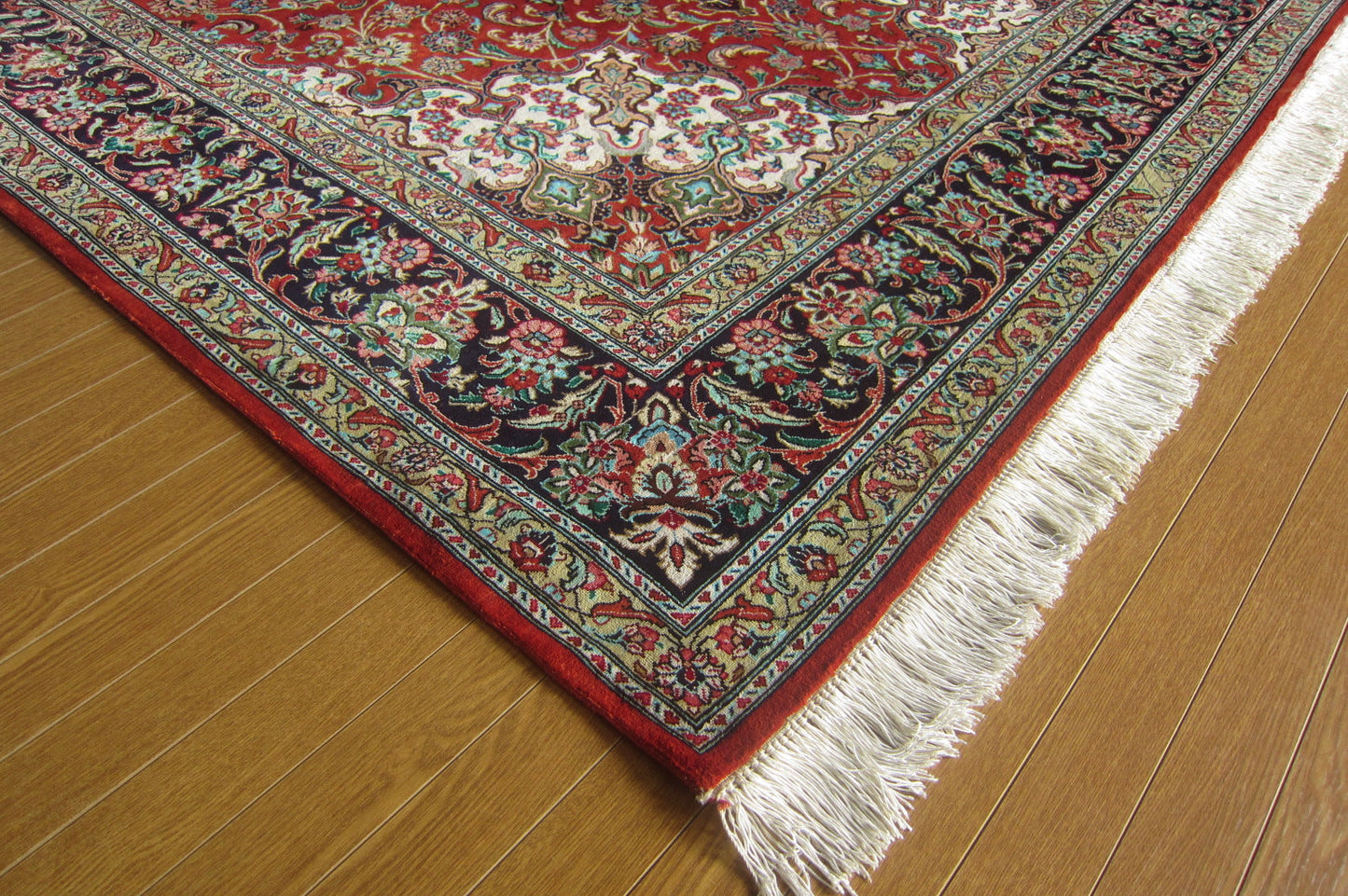 クム産シルクカーペット (200×138cm)