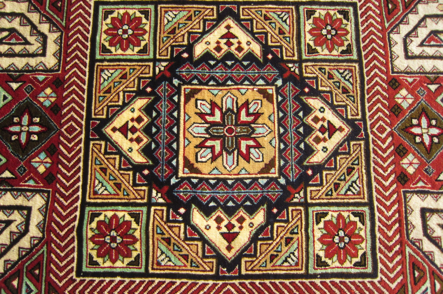 クム産 AHMADI シルクカーペット (196×126cm)