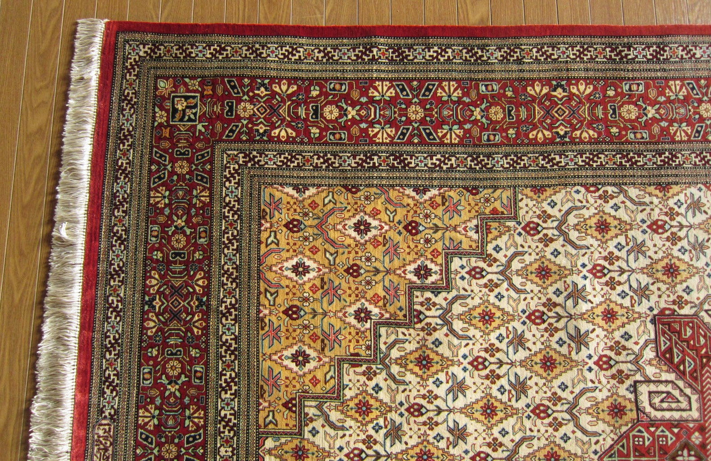 クム産 AHMADI シルクカーペット (196×126cm)