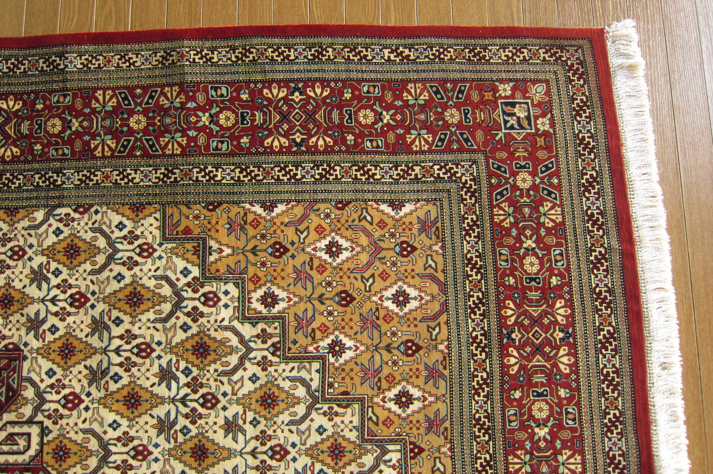 クム産 AHMADI シルクカーペット (196×126cm)