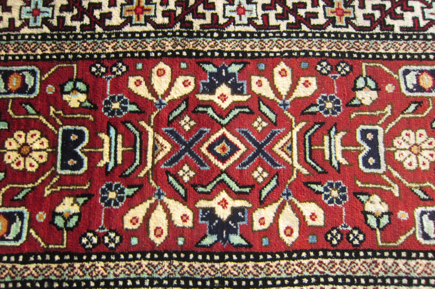 クム産 AHMADI シルクカーペット (196×126cm)