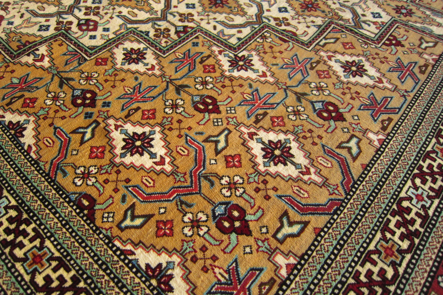 クム産 AHMADI シルクカーペット (196×126cm)