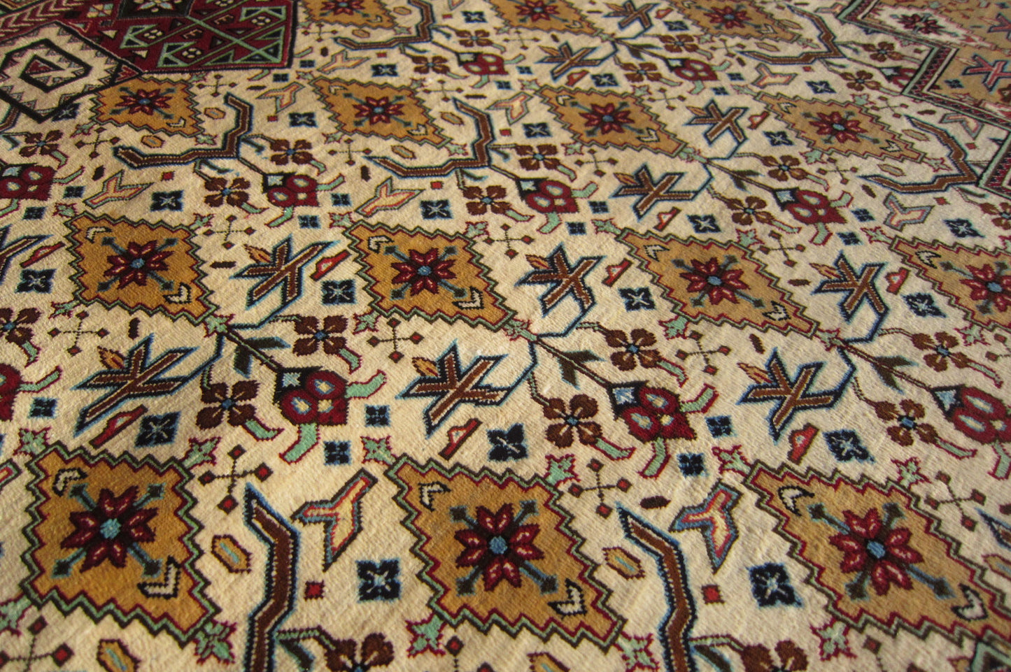 クム産 AHMADI シルクカーペット (196×126cm)
