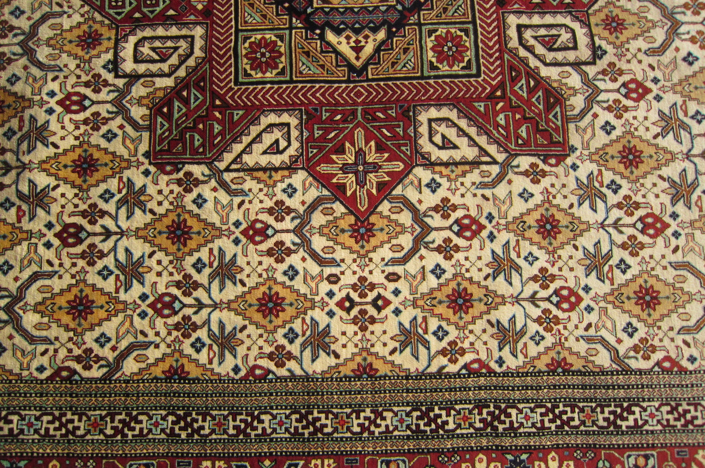 クム産 AHMADI シルクカーペット (196×126cm)