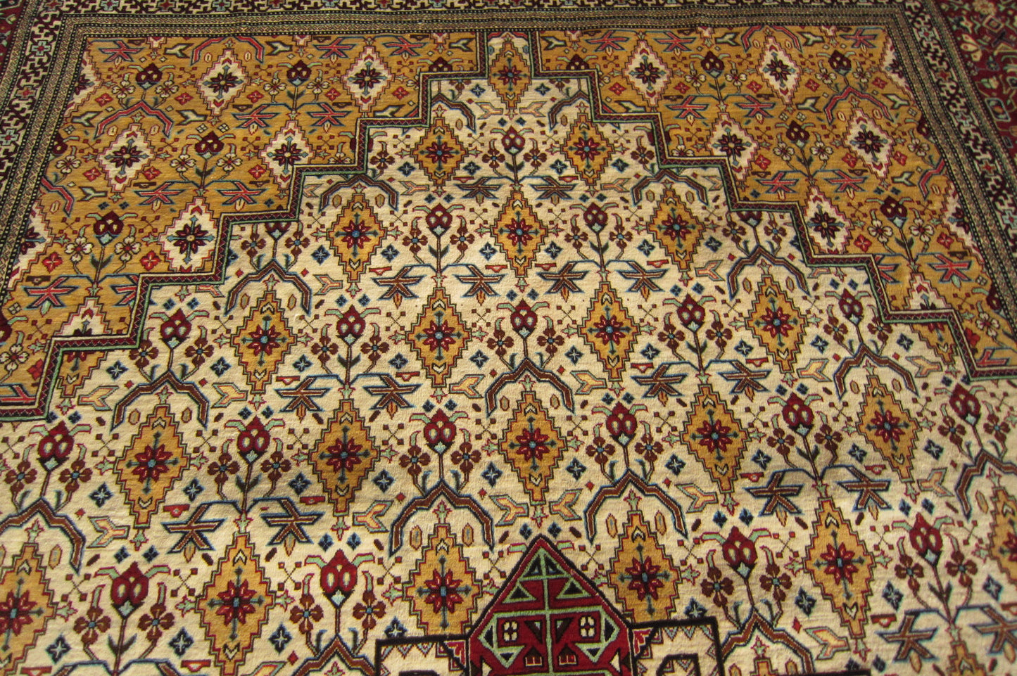 クム産 AHMADI シルクカーペット (196×126cm)