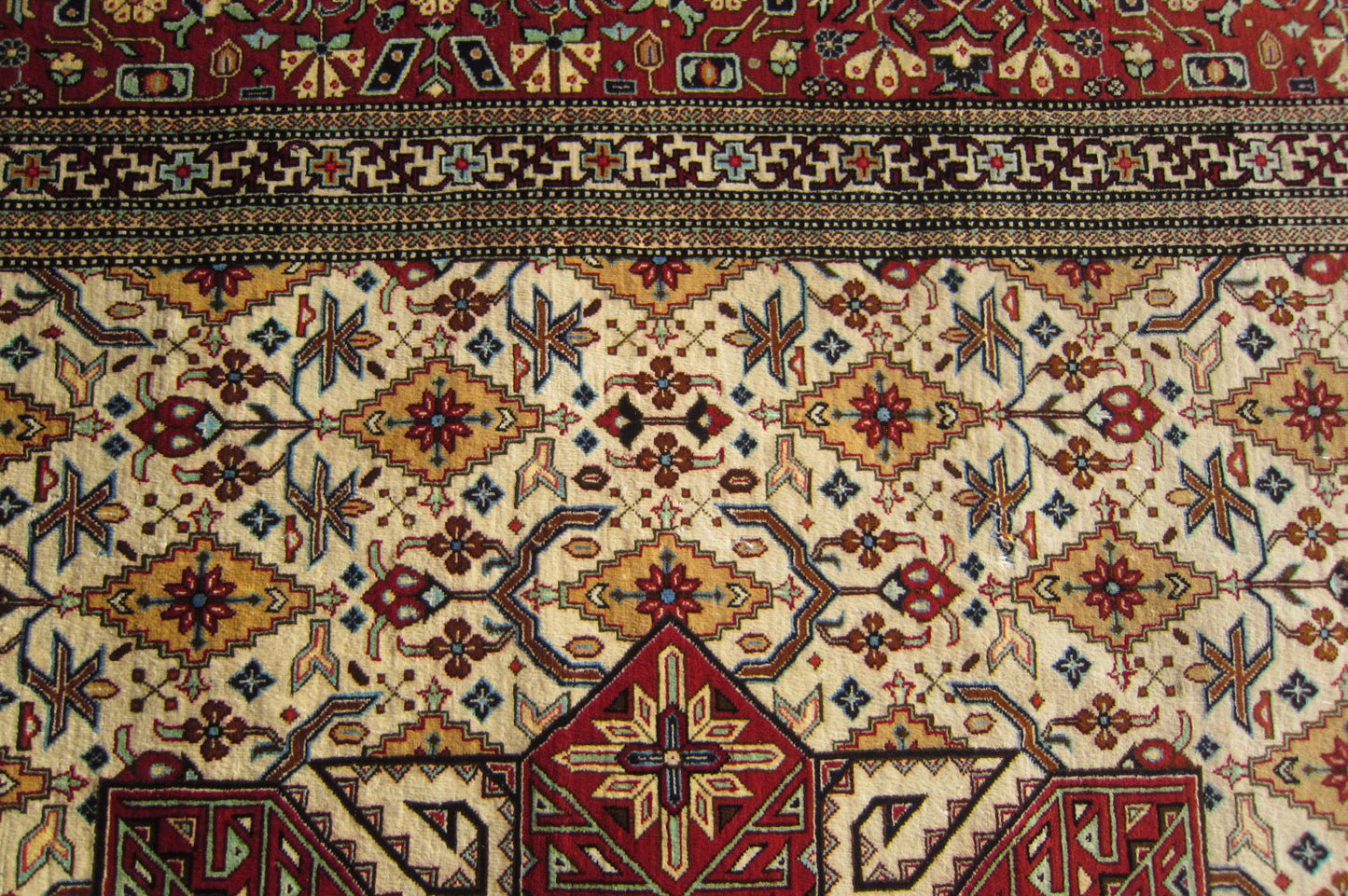 クム産 AHMADI シルクカーペット (196×126cm)