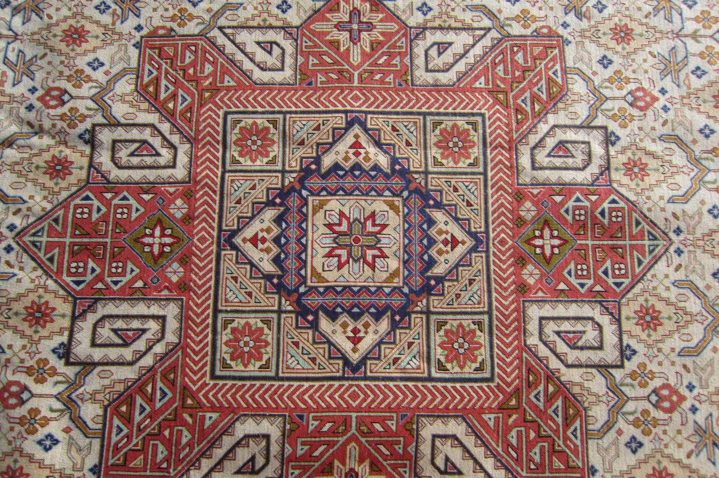 クム産 AHMADI シルクカーペット (196×126cm)