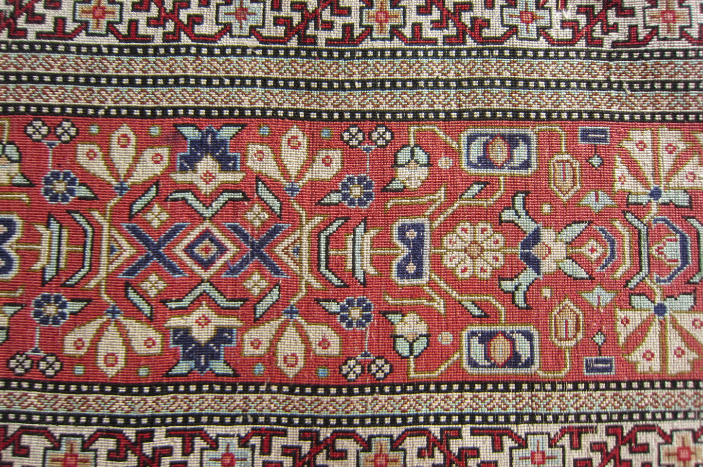 クム産 AHMADI シルクカーペット (196×126cm)