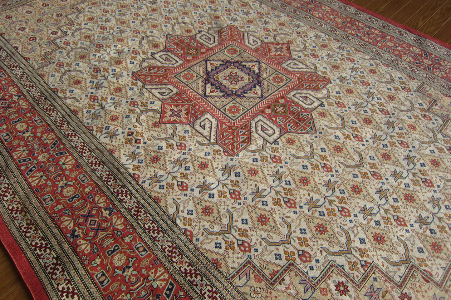 クム産 AHMADI シルクカーペット (196×126cm)