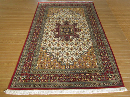 クム産 AHMADI シルクカーペット (196×126cm)