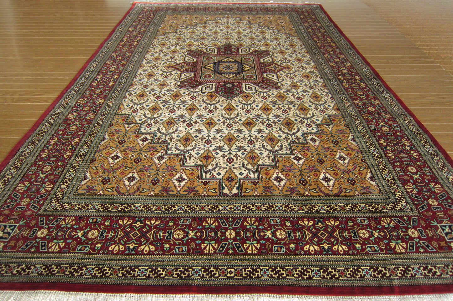 クム産 AHMADI シルクカーペット (196×126cm)