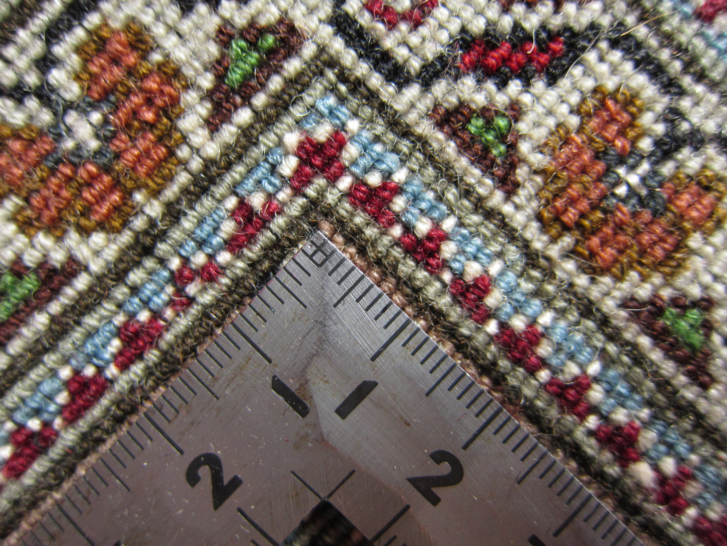 タブリーズ産カーペット (212×155cm)