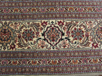 タブリーズ産カーペット (212×155cm)