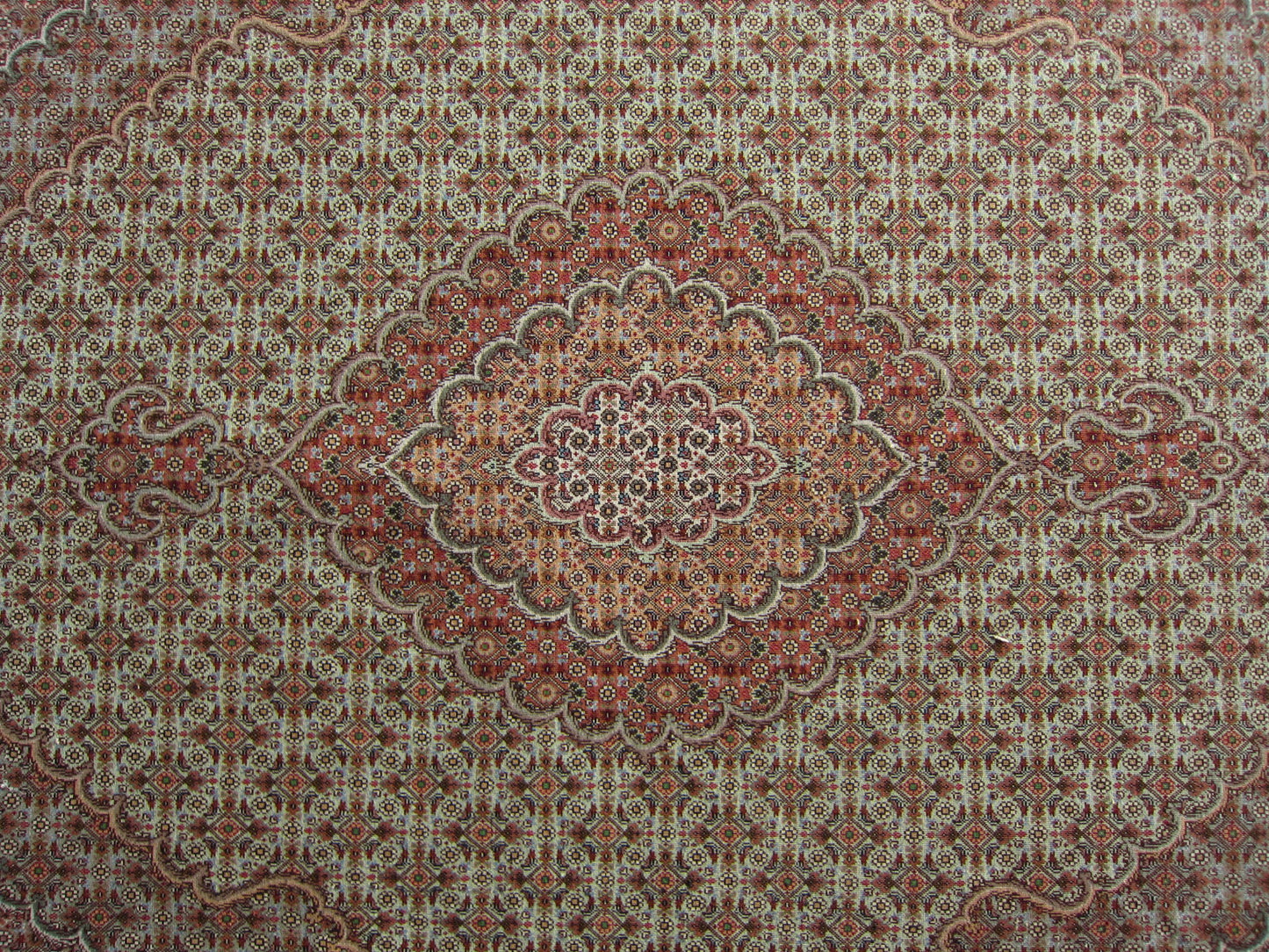 タブリーズ産カーペット (212×155cm)