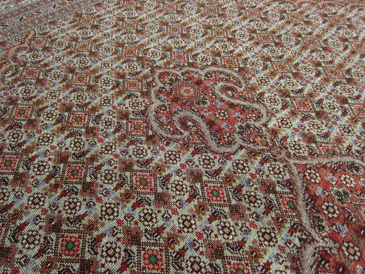 タブリーズ産カーペット (212×155cm)