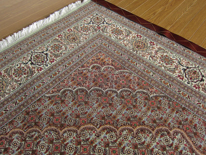 タブリーズ産カーペット (212×155cm)