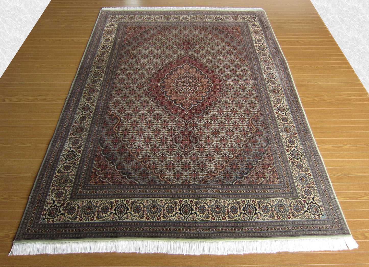 タブリーズ産カーペット (212×155cm)