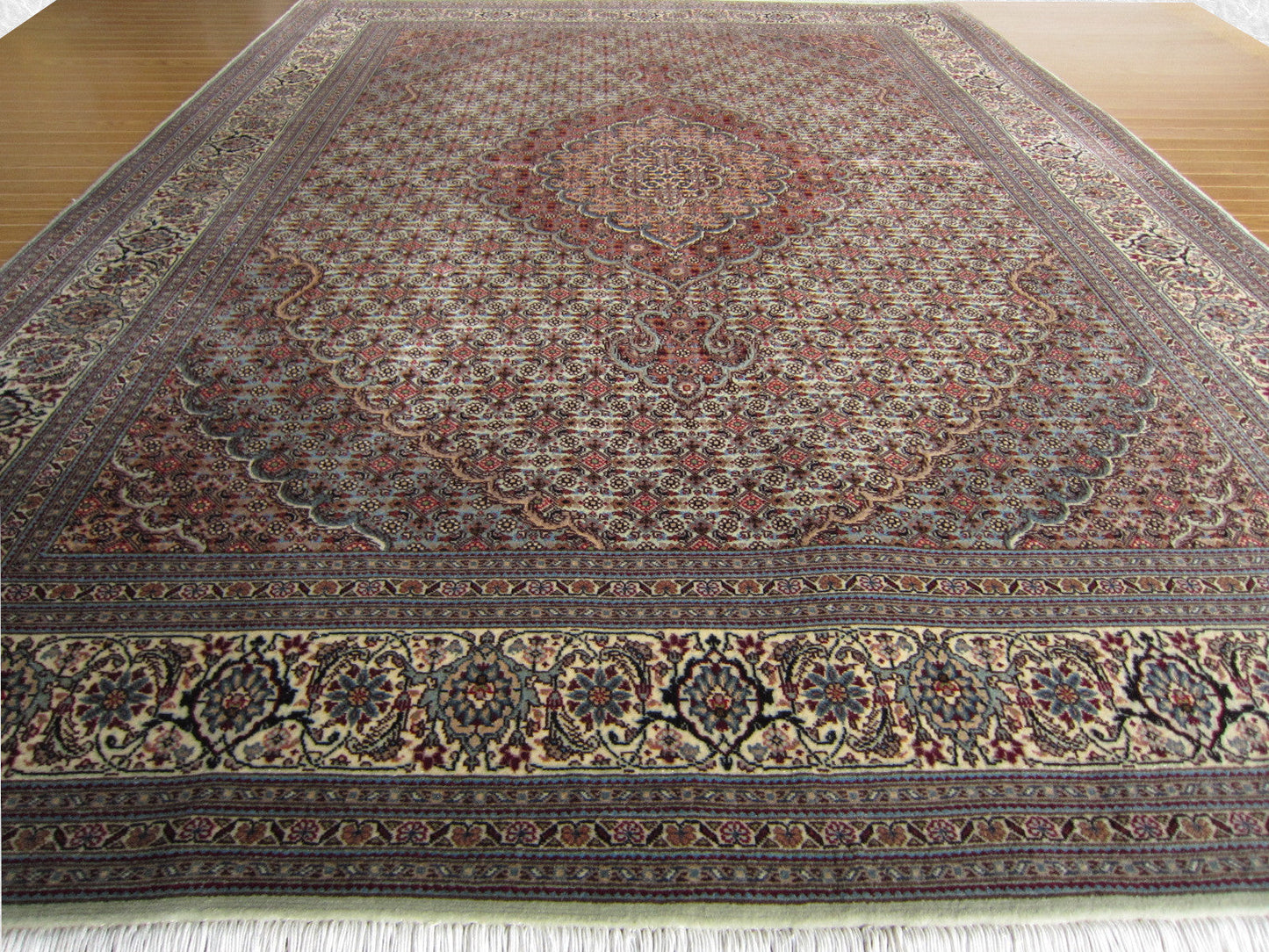 タブリーズ産カーペット (212×155cm)