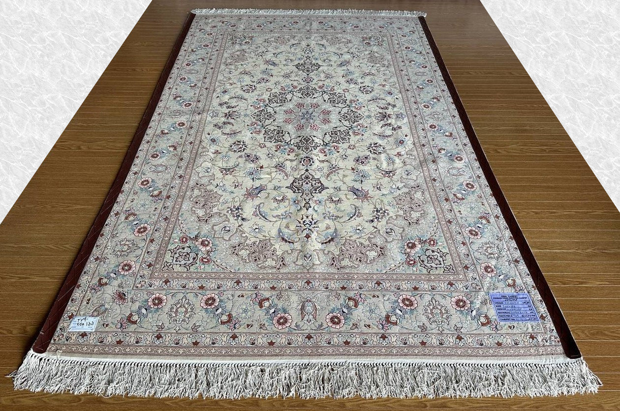 イスファハン産カーペット (246×158cm)