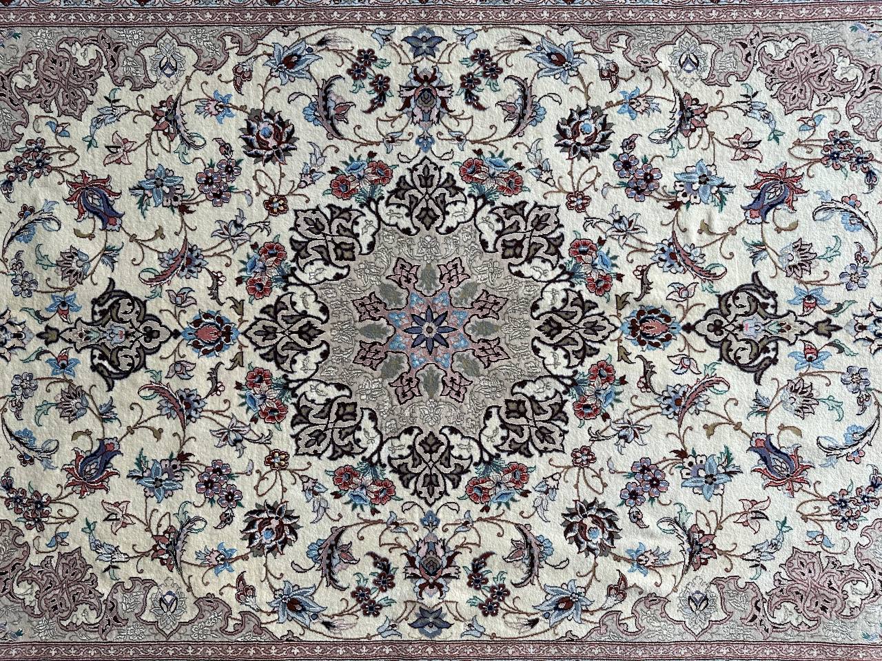 イスファハン産カーペット (246×158cm)