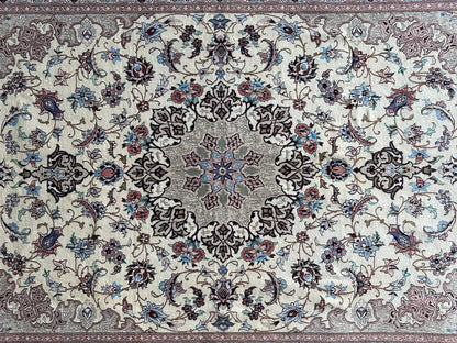 イスファハン産カーペット (246×158cm)