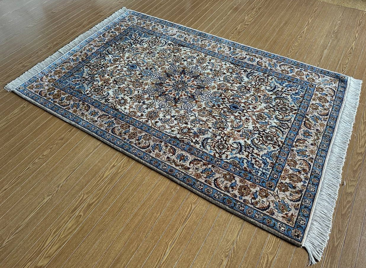 イスファハン産カーペット (166×108cm)