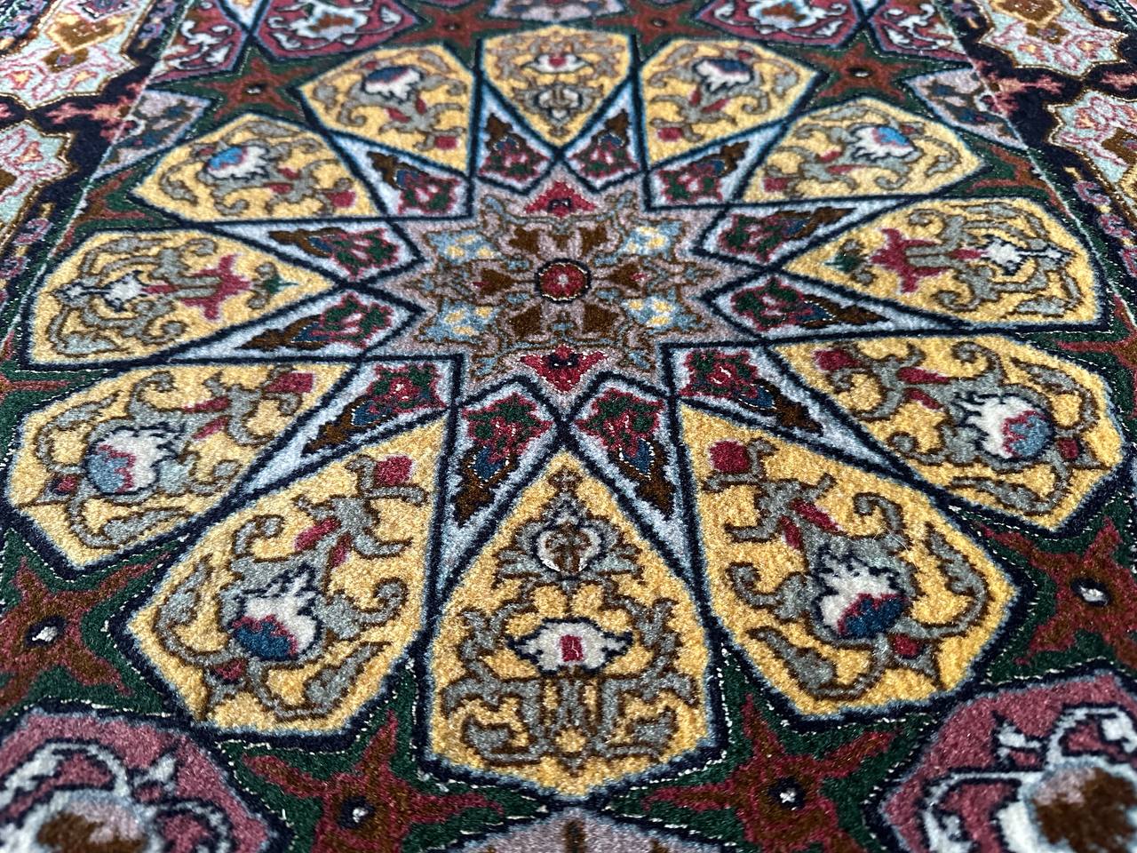 タブリーズ産カーペット (90×60cm)