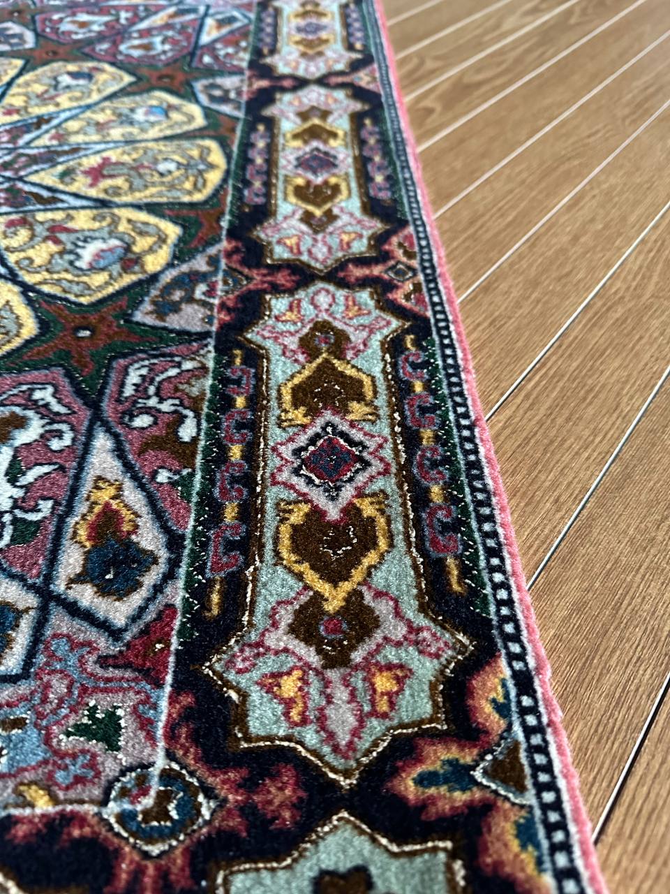 タブリーズ産カーペット (90×60cm)